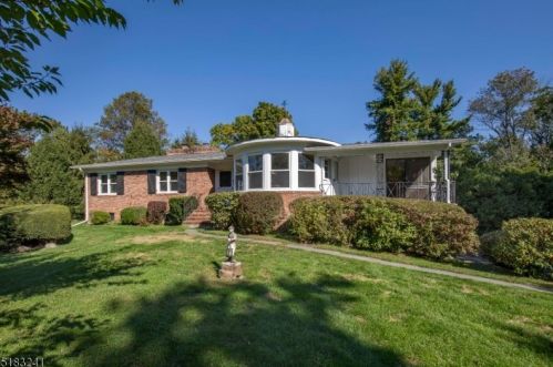 162 Basking Ridge Rd, Millington, NJ 07946-1404