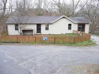 132 Loop Rd, Pigeon Forge, TN 37862-5719