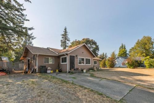 7969 Lynnwood Dr, Ferndale, WA 98248-9722