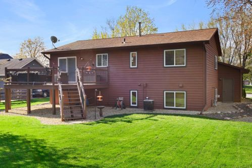 221 18th St, Sauk Rapids, MN 56379-2763