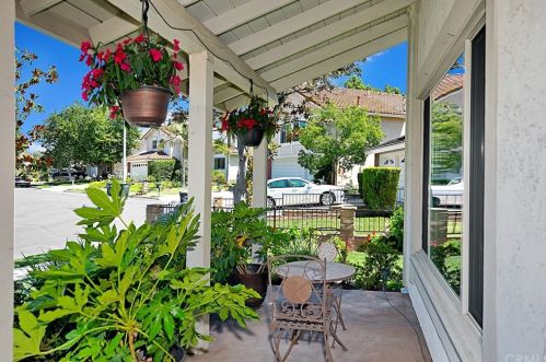 24906 Calle Vecindad, El Toro, CA 92630-2105