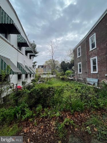 6035 Broad St, Philadelphia, PA 19141-1929