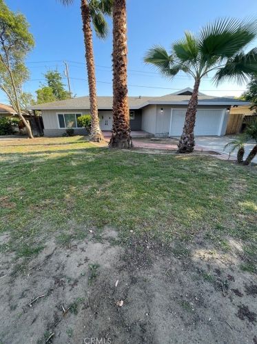 743 Almond Dr, Clovis, CA 93612-1506
