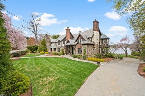 5 Island Trl, Sparta, NJ 07871-1603