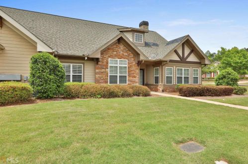 71 Thomaston St, Newnan, GA 30263-5778