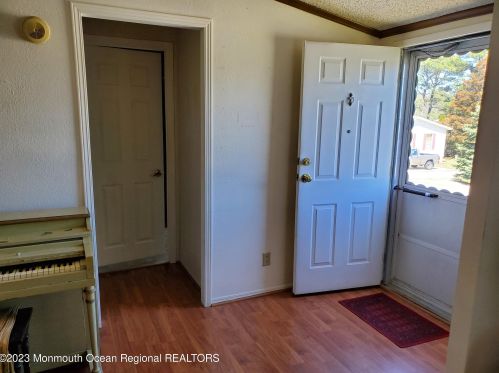 30 Pine Ridge Blvd, Lakehurst, NJ 08759-3529