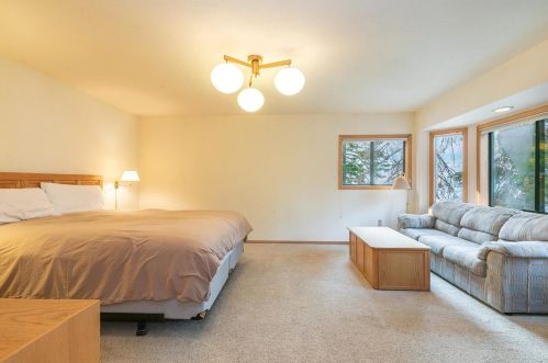 14270 Shr Dr, Truckee CA  96161-3430 exterior