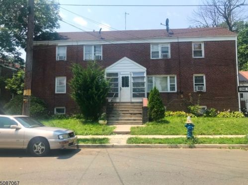 17 Civic Sq, Irvington, NJ 07111-2412