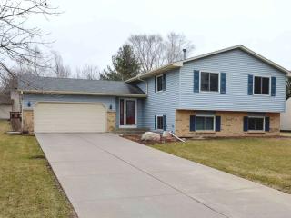 3273 Hamlet Dr, Saint Paul MN  55125-2755 exterior