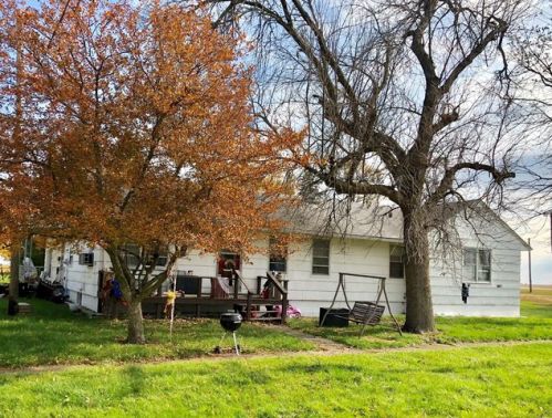 202 Walnut St, Roberts, IL 60962-8031