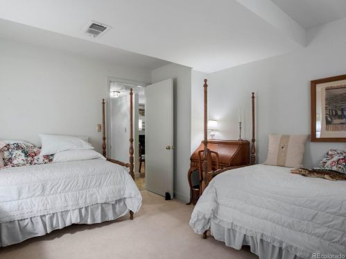 6439 Hinsdale Ave, Englewood CO 80112-1905 exterior