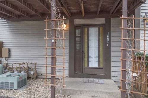 1807 Raintree Ct, Sycamore, IL 60178-2733