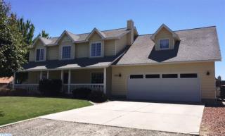 3041 Charity Ct, Kennewick, WA 99338-7320
