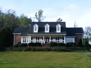 421 Whispering Pines Dr, Trenton, GA 30752-4671