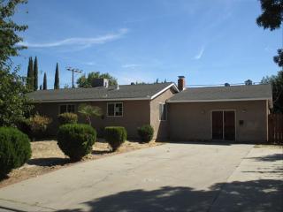 3082 Queens Cir, Merced, CA 95340-2347