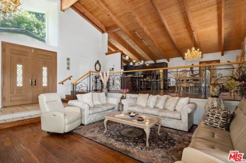 4517 Gable Dr, Van Nuys CA  91316-4355 exterior
