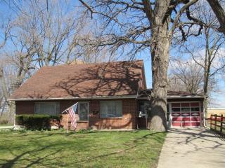 215 4th St, Pecatonica, IL 61063-7710
