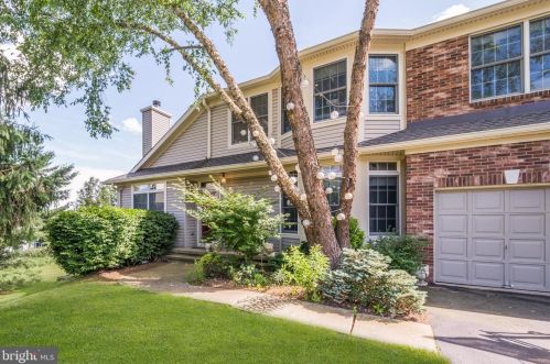 32 Wilkinson Way, Princeton NJ  08540-7346 exterior