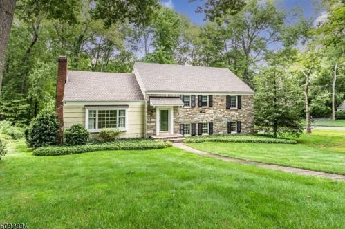 28 Chimney Ridge Dr, Morristown, NJ 07960-4721
