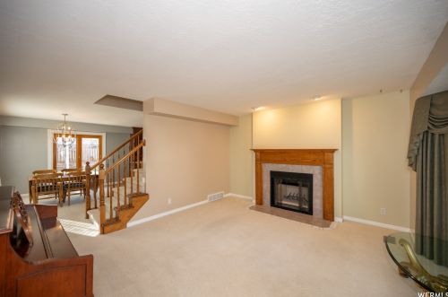 6948 Firefox Cir, Taylorsville UT 84081-5376 exterior