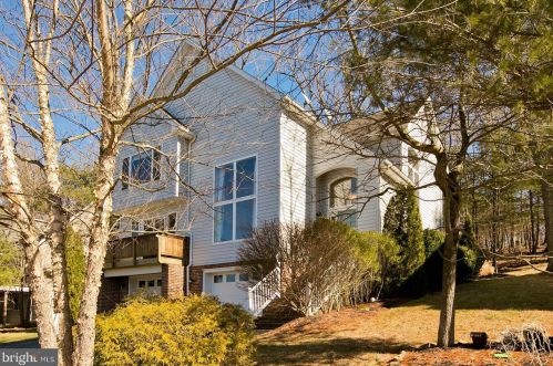 131 Waterside Ln, Cross Junction, VA 22625-2469
