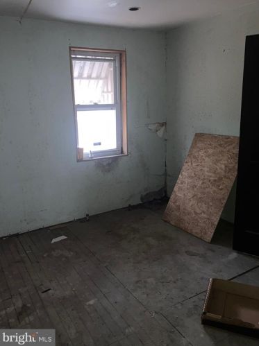 1736 Tioga St, Camden, NJ 08104-1818