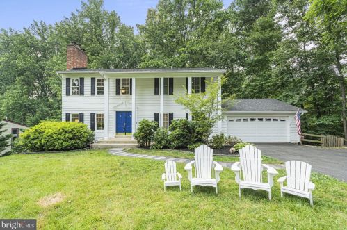 1116 Challedon Rd, Great Falls, VA 22066-1719