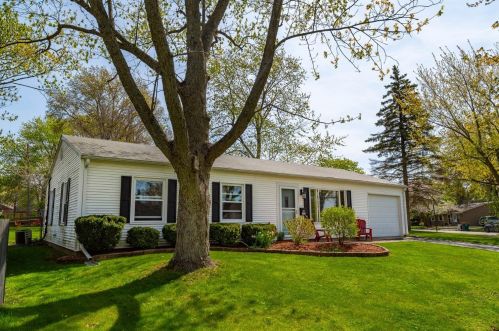 1603 Wood St, Valpo, IN 46383-5147