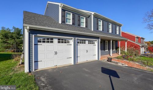 1551 Dunmore Dr, Lancaster PA  17602-1247 exterior