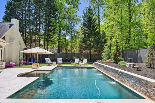 6930 Hunters Knl, Atlanta GA  30328-1763 exterior