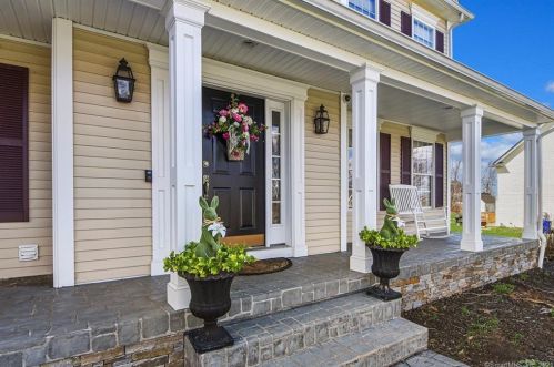 97 Pheasant Dr, Middletown, CT 06457-5173