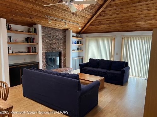 51 Ocean Bay Blvd, Lavallette, NJ 08735-1922