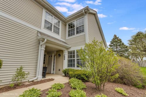 199 Lenox Ct, Carol Stream, IL 60188-3054