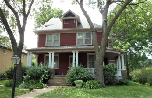 411 Pine St, Yankton, SD 57078-4410