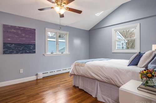 15 Old Black Point Rd, Niantic CT  06357-2813 exterior