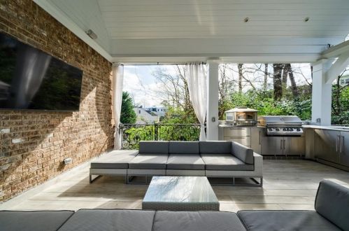 239 Beverly Rd, Atlanta GA  30309-2643 exterior