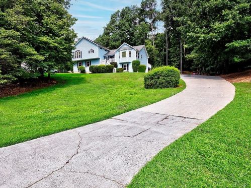 629 Driftwood Dr, Holly Springs, GA 30189-5405