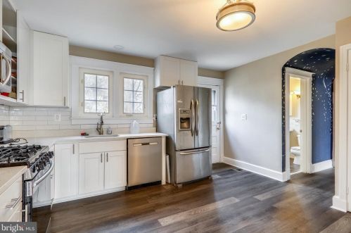 8401 Cedar St, Silver Spring MD 20910-4324 exterior