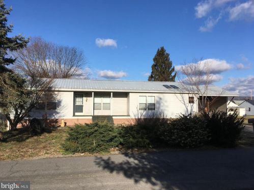 104 Raines St, Rig, WV 26836-1028