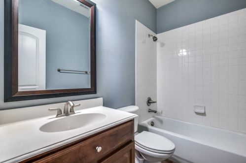 1558 Biltmore Ln, Irving TX  75063-3503 exterior
