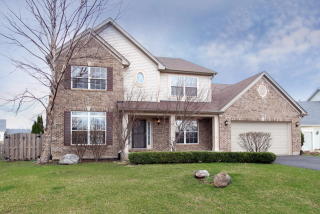 822 Columbus Dr, Oswego, IL 60543-8153
