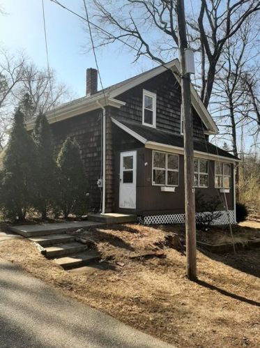 112 Adams St, Warwick, RI 02888-2828