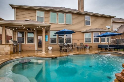 425 Crown Oaks Dr, Fort Worth TX  76131-4267 exterior