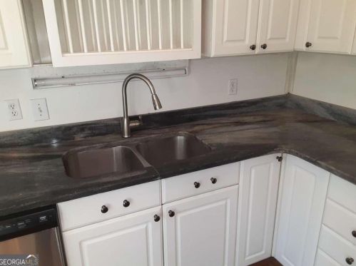 90 Cumberland Dr, Rex GA 30273-1800 exterior