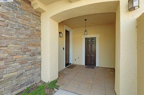 3322 Monaghan St, Pleasanton, CA 94568-4566
