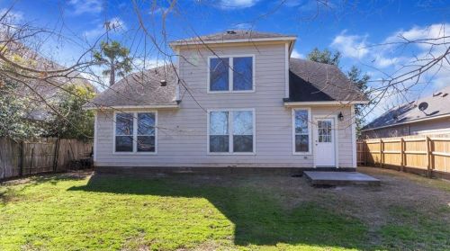 147 Hiver St, Uhland TX  78640-5494 exterior