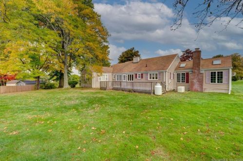 8 Lakeview Dr, Farmington, CT 06032-2509