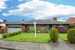 4819 Alger Ave, Everett, WA 98203-3227