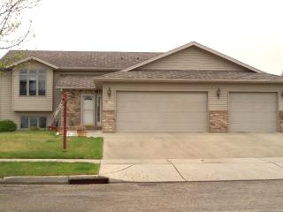 832 San Angelo Dr, Bismarck, ND 58504-7433