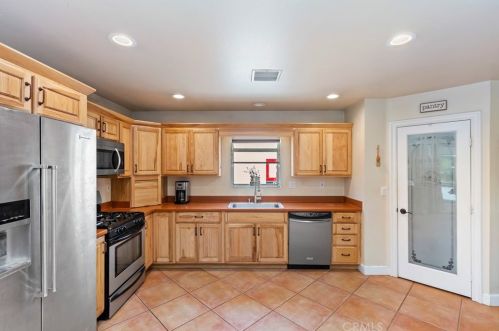 17368 Owl Tree Rd, Riverside CA  92504-9529 exterior